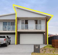Birubi Breezes 2 / 7 Fitzroy St. Large Duplex with Air Conditioning WIFI  only 5 minute walk to the beach