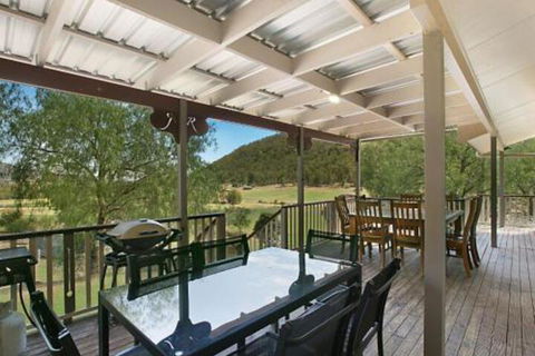 Rosa Estate In Broke Two 3br House In Walking Distance To Cellar Doors - Surfers Gold Coast 0