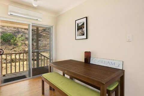 Rosa Estate In Broke Two 3br House In Walking Distance To Cellar Doors - Surfers Gold Coast 5
