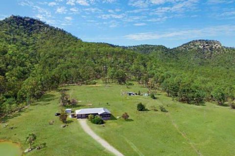 Rosa Estate In Broke Two 3br House In Walking Distance To Cellar Doors - Surfers Gold Coast 6