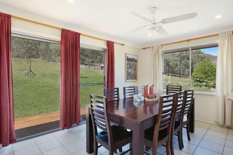 Rosa Estate In Broke Two 3br House In Walking Distance To Cellar Doors - Surfers Gold Coast 2