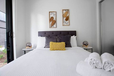 Elegant Stylish Living@mooneeponds Wifi/parking - Surfers Gold Coast 4
