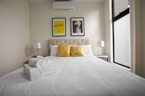 Designer Warm Homeatmooneeponds+parking / Wifi - Surfers Gold Coast 1
