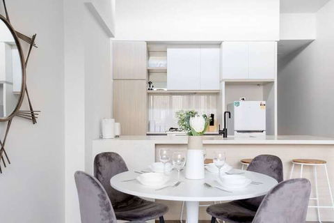 Designer Warm Homeatmooneeponds+parking / Wifi - Surfers Gold Coast 2