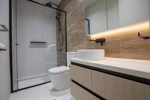 Designer Warm Homeatmooneeponds+parking / Wifi - Surfers Gold Coast 3