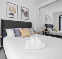 Taste of Art Stunning Townhouse Stayatmoonee Ponds - Surfers Gold Coast