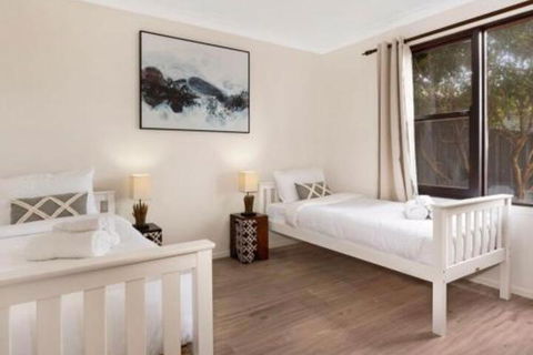 Seven Smiles Riverside Location & Ocean Views - Surfers Gold Coast 7