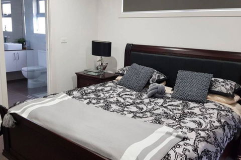 CHELSEA Family Home Close To Beach & Shops - Surfers Gold Coast 2