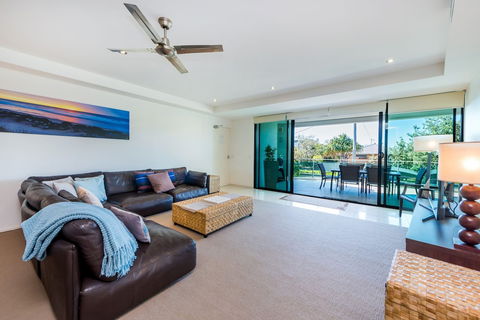 Stylish Beach Side Apartment Unit 5 33 Lorikeet Drive - Surfers Gold Coast 5