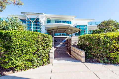 Stylish Beach Side Apartment Unit 5 33 Lorikeet Drive - Surfers Gold Coast 0
