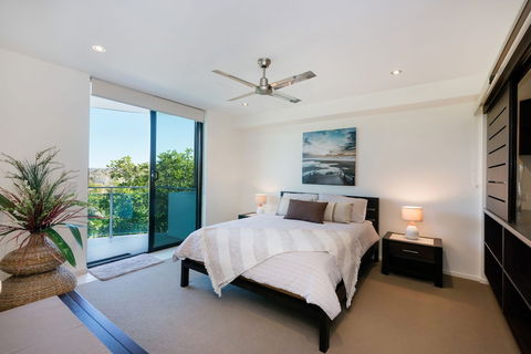 Stylish Beach Side Apartment Unit 5 33 Lorikeet Drive - Surfers Gold Coast 1