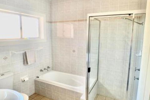 Spacious 2 Bed 2 Bath Villa Central Location Quiet - Surfers Gold Coast 4