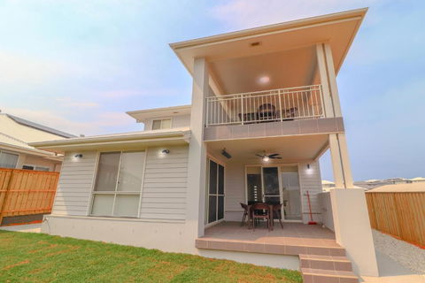 Surfers Paradise At Catherine Hill Bay - Surfers Gold Coast 6