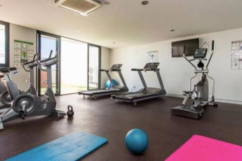 CENTRAL CBD EXEC STUNNING VIEW WIFI NETFLIX WINE - Surfers Gold Coast 1