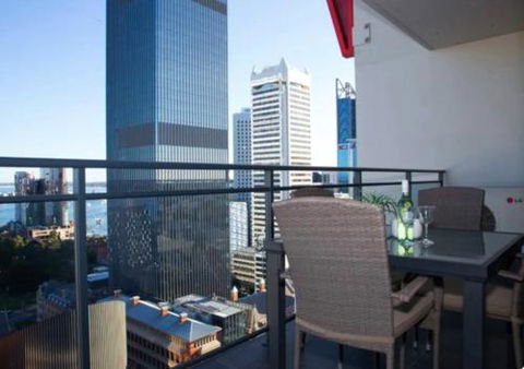 CENTRAL CBD EXEC STUNNING VIEW WIFI NETFLIX WINE - Surfers Gold Coast 4
