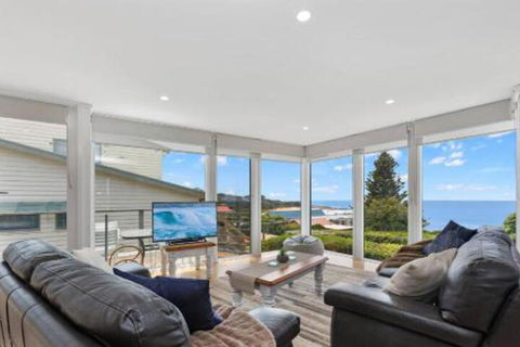 COASTAL HAVEN Panoramic Ocean Views - Surfers Gold Coast 0