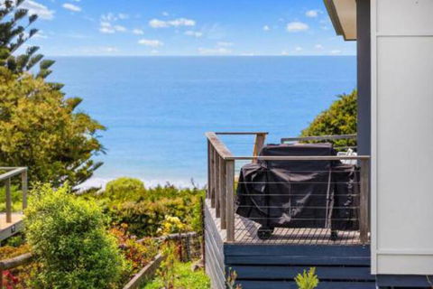 COASTAL HAVEN Panoramic Ocean Views - Surfers Gold Coast 7