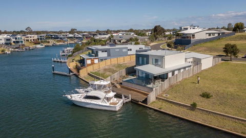 Anchored Access To The Gippsland Lakes - Surfers Gold Coast 5