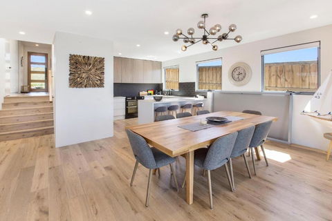 Anchored Access To The Gippsland Lakes - Surfers Gold Coast 2