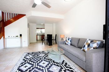 Via Veneto 3 Bedroom Private Home - Surfers Gold Coast 3