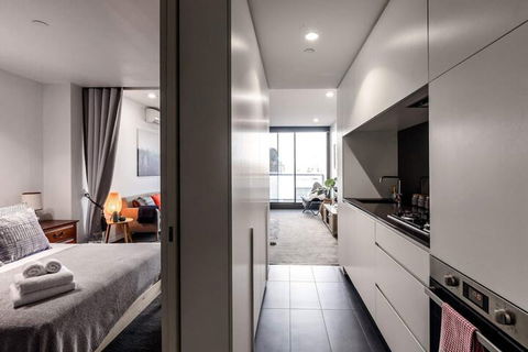 Spacious 1BD 50m From Chapel Street - Surfers Gold Coast 4