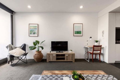 Spacious 1BD 50m From Chapel Street - Surfers Gold Coast 3