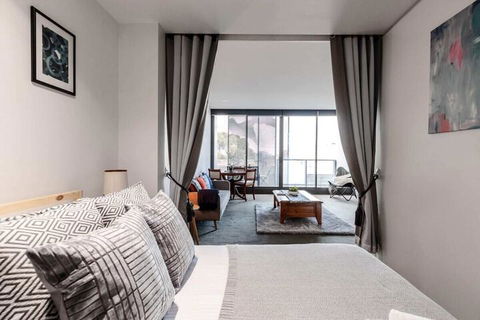 Spacious 1BD 50m From Chapel Street - Surfers Gold Coast 1