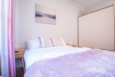 Vibrant And Colorful Apartment In Dollspoint - Surfers Gold Coast 4