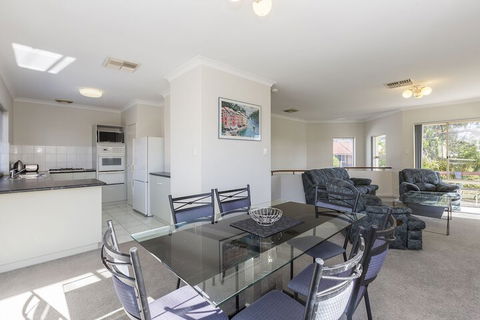 The Burswood Townhouse - Surfers Gold Coast 7