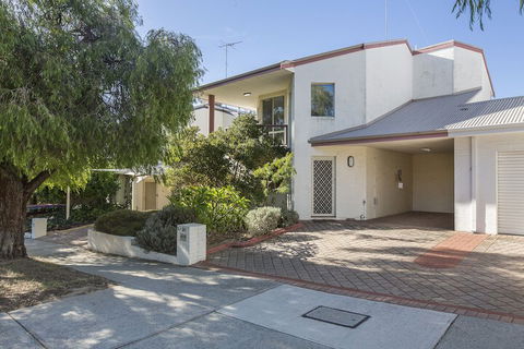 The Burswood Townhouse - Surfers Gold Coast 1