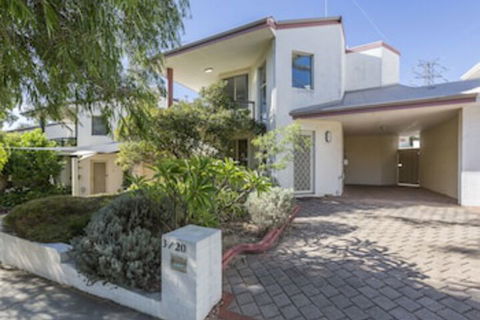 The Burswood Townhouse - Surfers Gold Coast 0