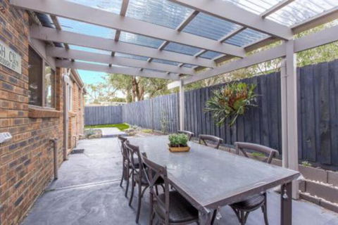 PERFECT On PYMBLE AVE - Surfers Gold Coast 6