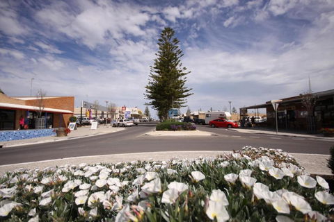 Ceduna Foreshore Caravan Park - Surfers Gold Coast 1