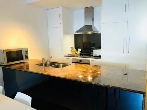 East 302 St. Falls - Surfers Gold Coast 2