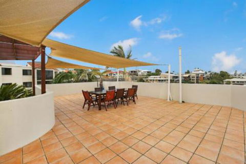 Wickham Cove Unit 10 45 Albert Street. Kings Beach - Surfers Gold Coast 1
