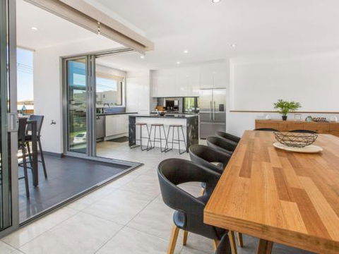 CASABLANCA DROMANA - Surfers Gold Coast 2