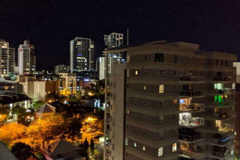 Stunning Two-storey Apartment In Perth's CBD - Surfers Gold Coast 4
