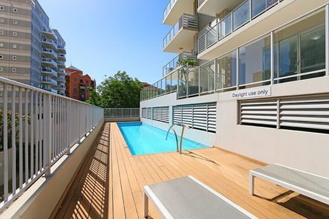 Stunning Two-storey Apartment In Perth's CBD - Surfers Gold Coast 6
