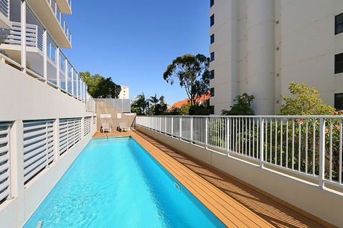 Stunning Two-storey Apartment In Perth's CBD - Surfers Gold Coast 5
