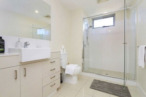 Stunning Two-storey Apartment In Perth's CBD - Surfers Gold Coast 7