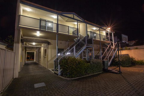 Port Lincoln Foreshore Apartments - Surfers Gold Coast 2