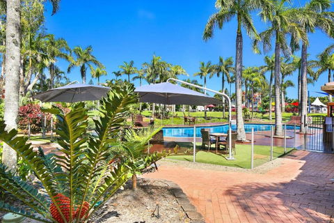 Resort Style The Oasis Resort Villa 7 2 Landsborough Pde - Surfers Gold Coast 4