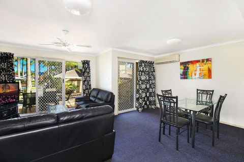 Resort Style The Oasis Resort Villa 7 2 Landsborough Pde - Surfers Gold Coast 1