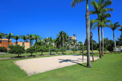 Resort Style The Oasis Resort Villa 7 2 Landsborough Pde - Surfers Gold Coast 2