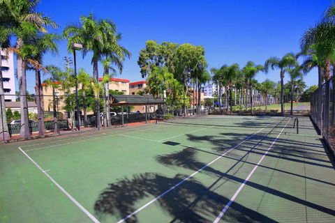 Resort Style The Oasis Resort Villa 7 2 Landsborough Pde - Surfers Gold Coast 5