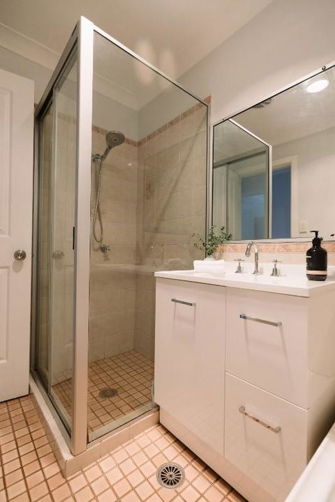 Comfy & Cosy Close To Hospital Cadia & Early Riser CafÃ© - Surfers Gold Coast 7