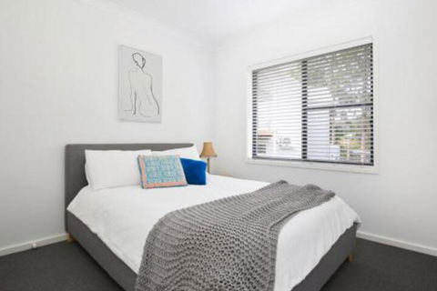 Rockwall Pet Friendly Fire Pit - Surfers Gold Coast 7