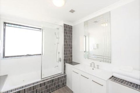Perth West End Apartment 504 - Surfers Gold Coast 3