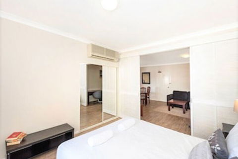 Perth West End Apartment 504 - Surfers Gold Coast 6
