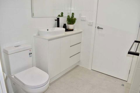 Brand New 2 Bed Apartment With Stunning City Views - Surfers Gold Coast 2